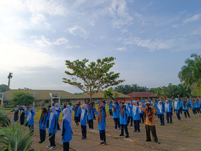 MTsN 1 Muaro Jambi Gelar Senam Sehat Bersama Siswa dan Guru MTsN 1 Muaro Jambi Gelar Senam Sehat Bersama Siswa dan Guru