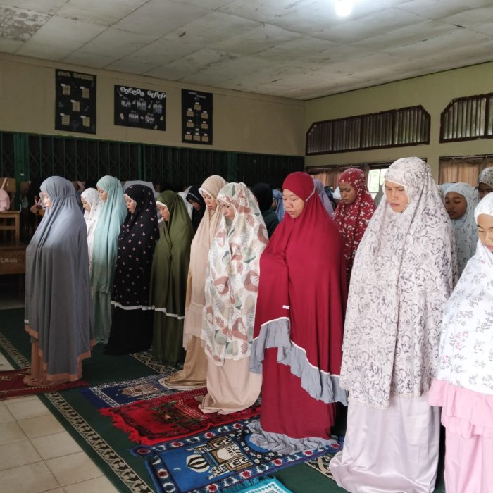 MTsN 1 Muaro Jambi Terapkan Sholat Dzuhur Berjamaah Rutin