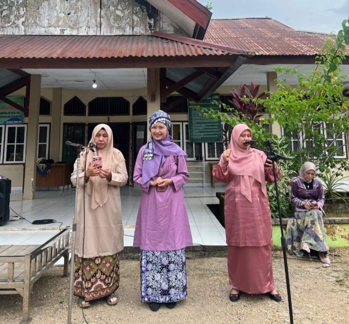 Tiga Guru MTsN 1 Muaro Jambi Bacakan Puisi di Hari Sumpah Pemuda