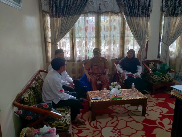 Ketua Komite MTsN 1 Muaro Jambi Bahas Penguatan Sinergi Ketua Komite MTsN 1 Muaro Jambi Bahas Penguatan Sinergi