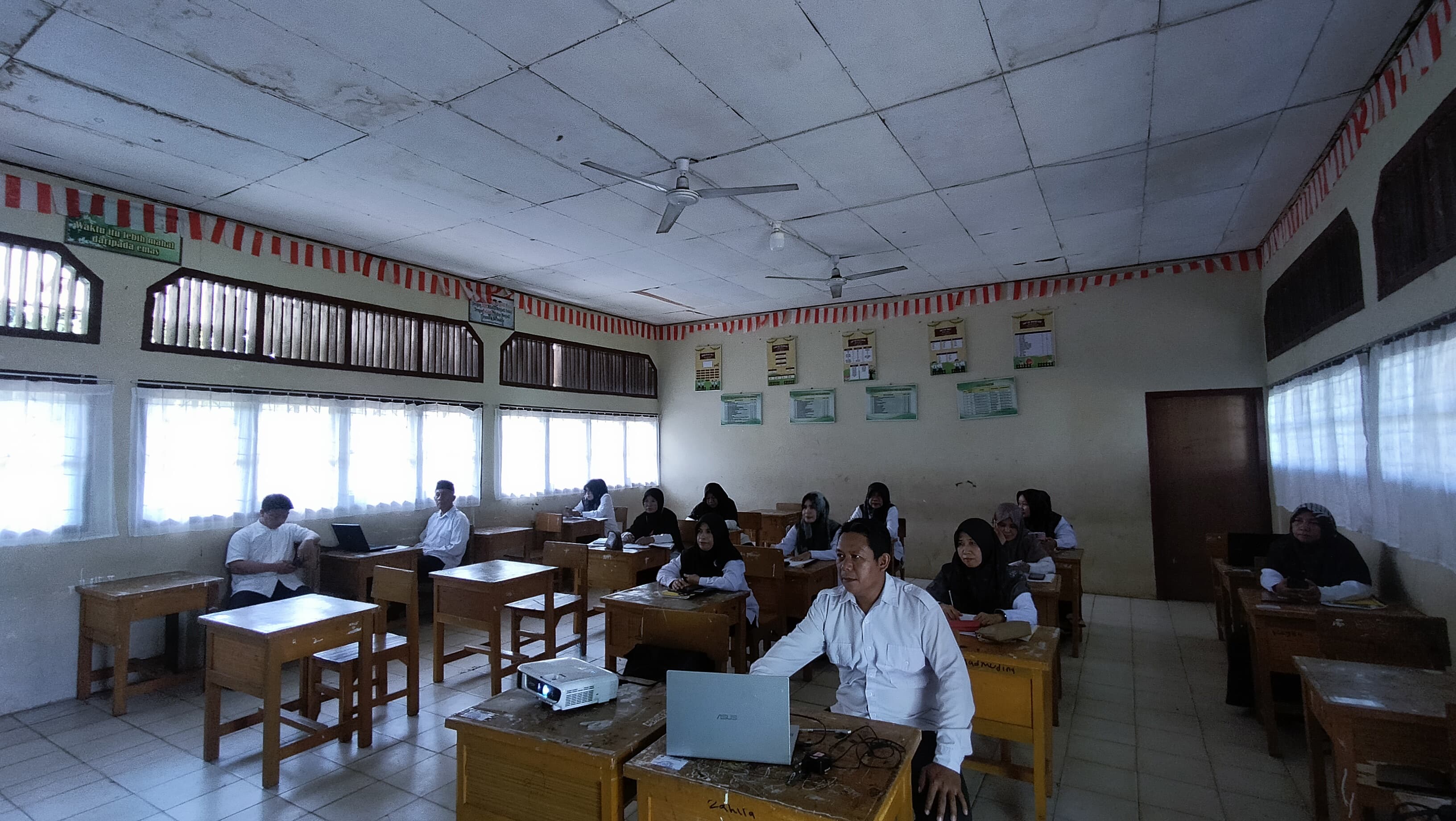 ASN MTsN 1 Muaro Jambi Ikuti WBK dan WBBM Secara Virtual ASN MTsN 1 Muaro Jambi Ikuti WBK dan WBBM Secara Virtual