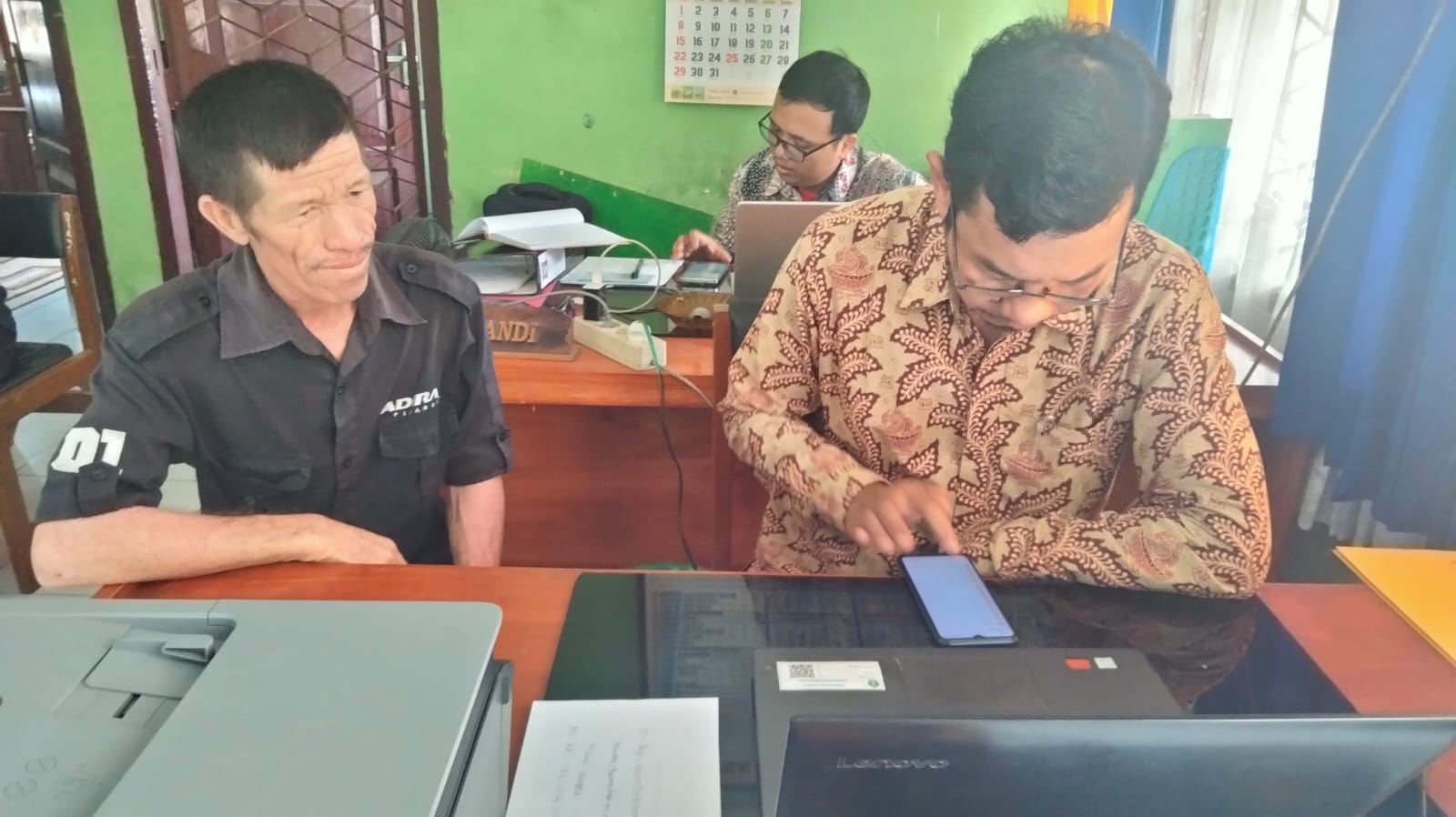 Semangat Tendik MTsN 1 Muja Melakukan Pengisian Link Formasi PPPK Tahap 2