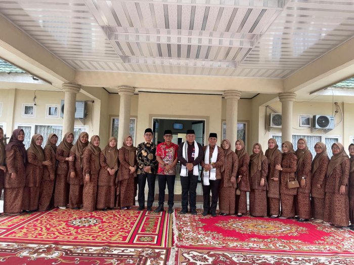 Kepala MTsN 1 Muaro Jambi Hadiri Penyambutan Kafilah MTQ Ke-54