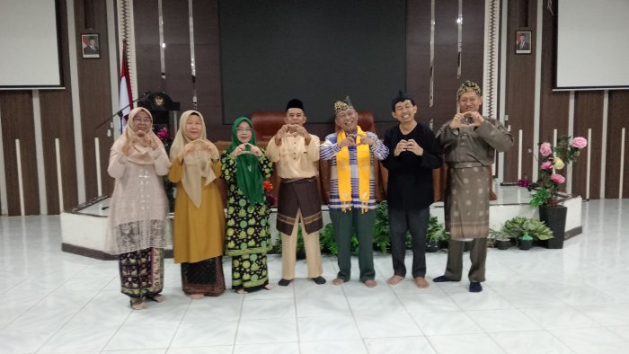 Kepala MTsN 1 Muaro Jambi Ikuti Bimtek Kurikulum Berbasis Cinta Kepala MTsN 1 Muaro Jambi Ikuti Bimtek Kurikulum Berbasis Cinta