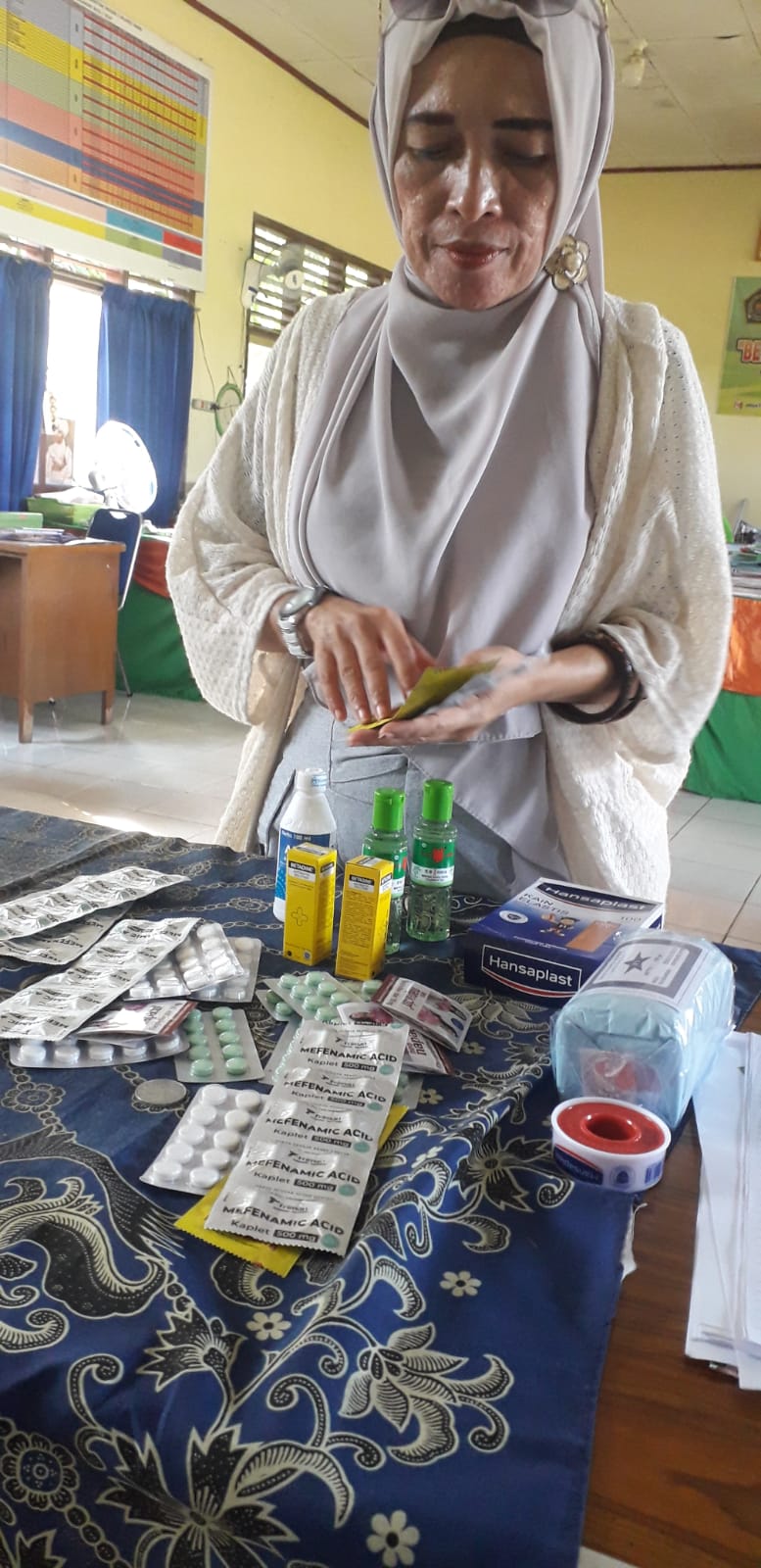 Lengkapi Obat-obatan di UKS sebagai antisipasi Gangguan Kesehatan Lengkapi Obat-obatan di UKS sebagai antisipasi Gangguan Kesehatan