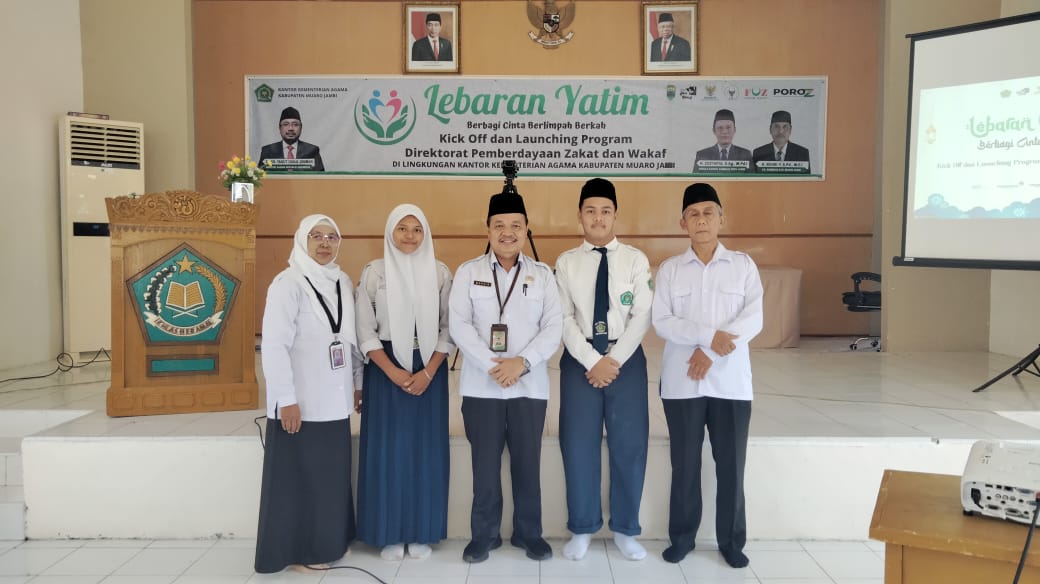 MTsN 1 Muaro Jambi Ikut Serta Lebaran Yatim di Kantor Kemenag Muaro Jambi