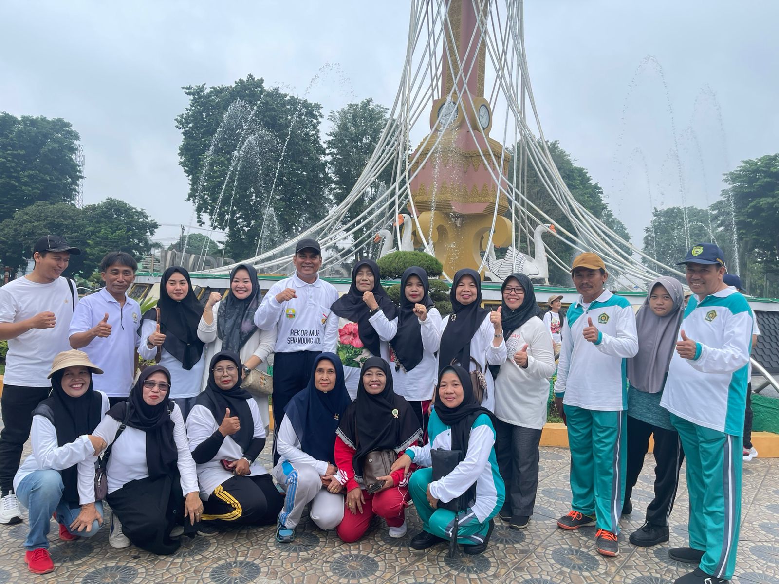 Kepala MTsN 1 Muaro Jambi Ikuti Jalan Santai Kerukunan Umat Beragama Kepala MTsN 1 Muaro Jambi Ikuti Jalan Santai Kerukunan Umat Beragama