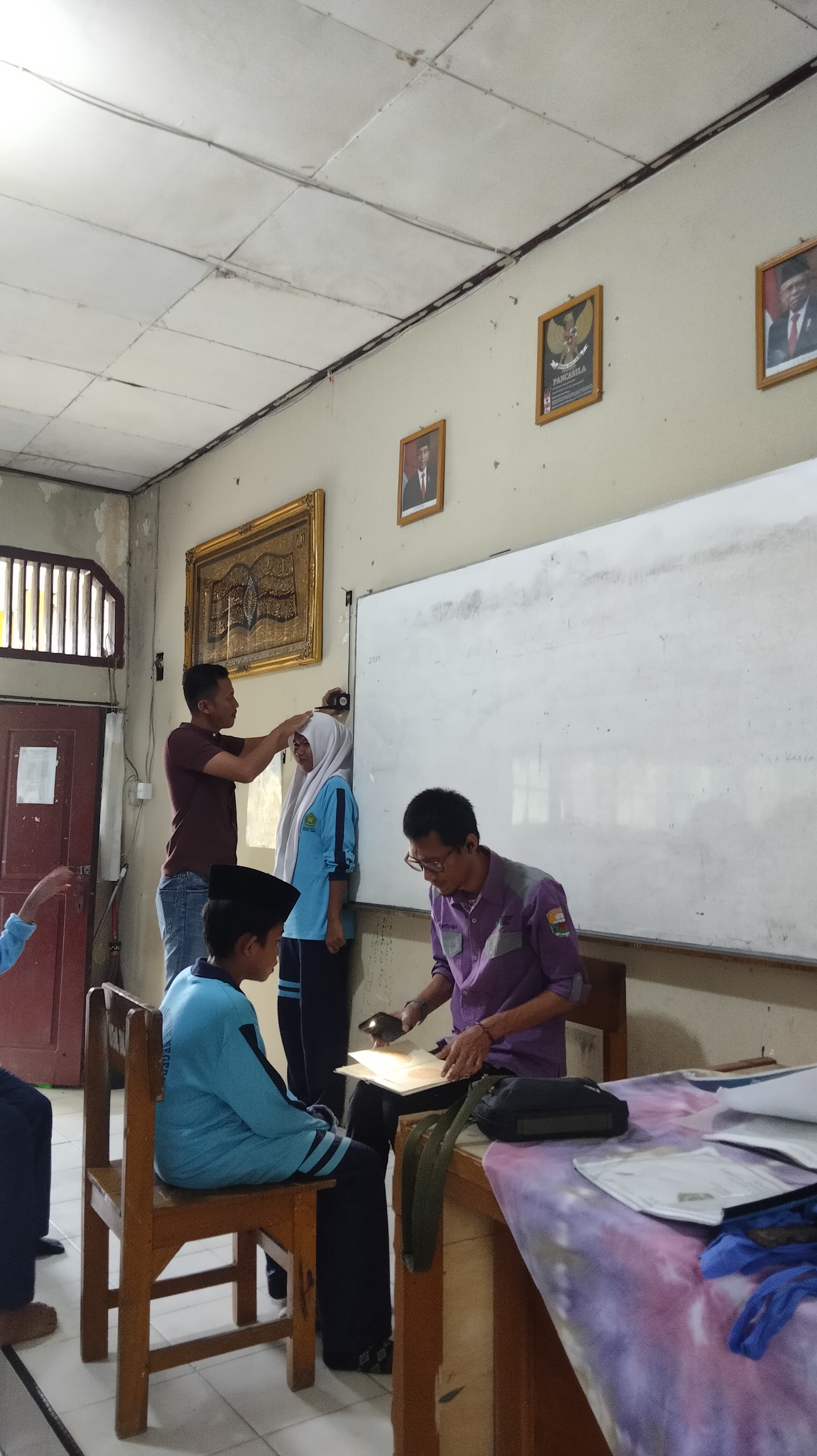 Implementasi Sekolah: Screening Kesehatan Siswa untuk Deteksi Dini Penyakit Implementasi Sekolah: Screening Kesehatan Siswa untuk Deteksi Dini Penyakit