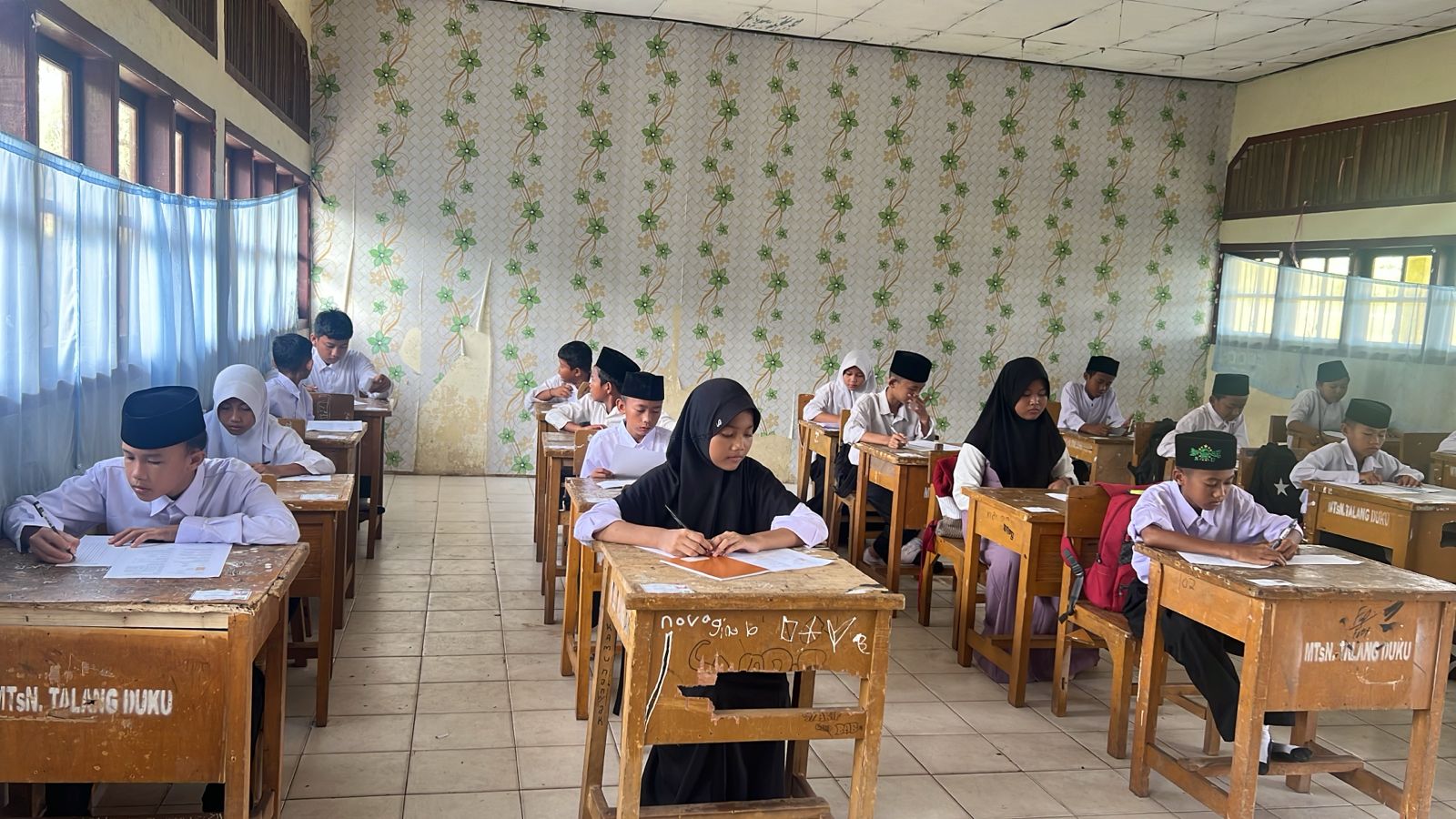 MTsN 1 Muaro Jambi Gelar Tes Akademik PPDBM: Mencetak Generasi Unggul MTsN 1 Muaro Jambi Gelar Tes Akademik PPDBM: Mencetak Generasi Unggul