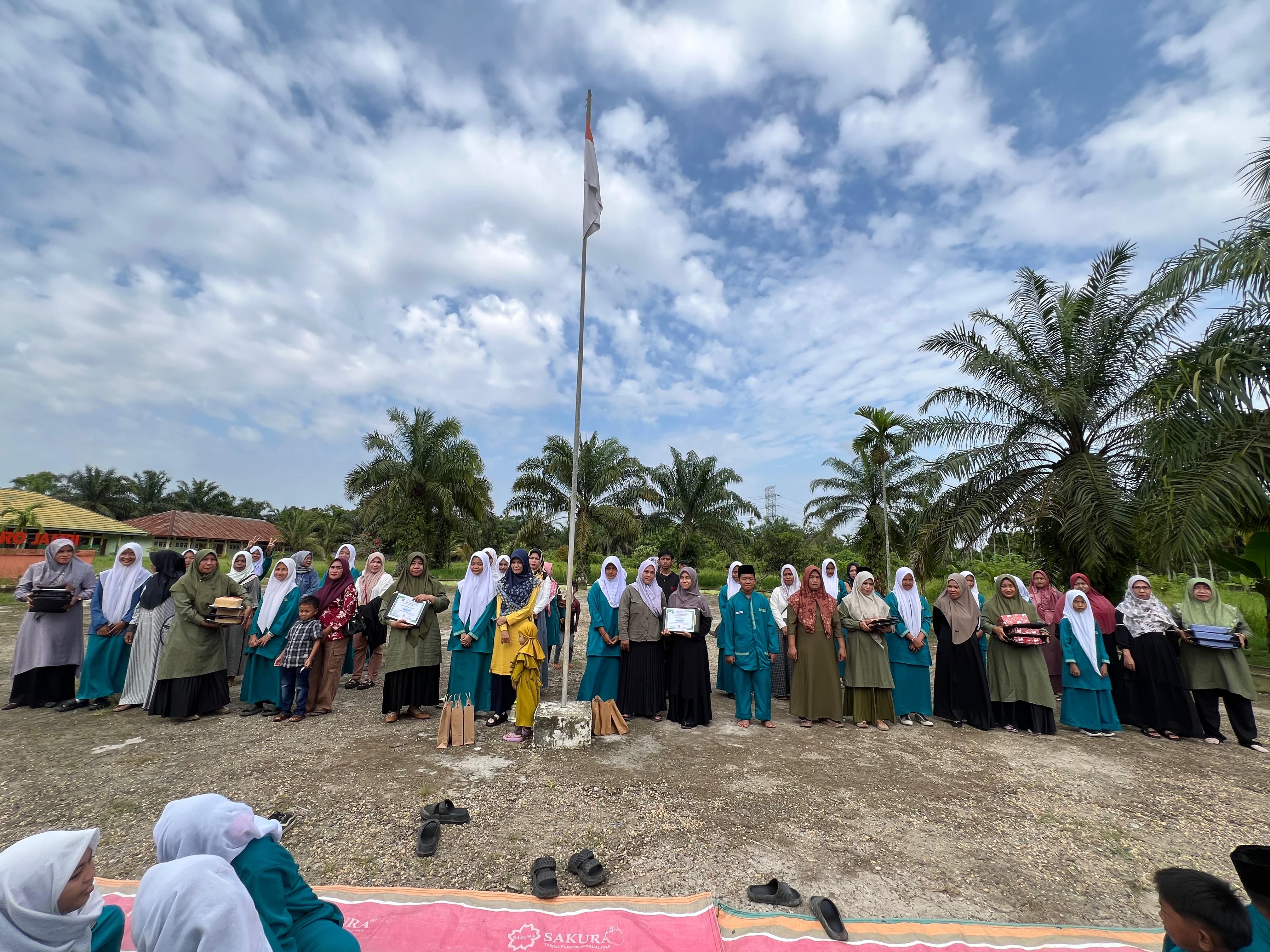 Orangtua Antusias di Hari Rapor Semester Genap 2024/2025 Orangtua Antusias di Hari Rapor Semester Genap 2024/2025