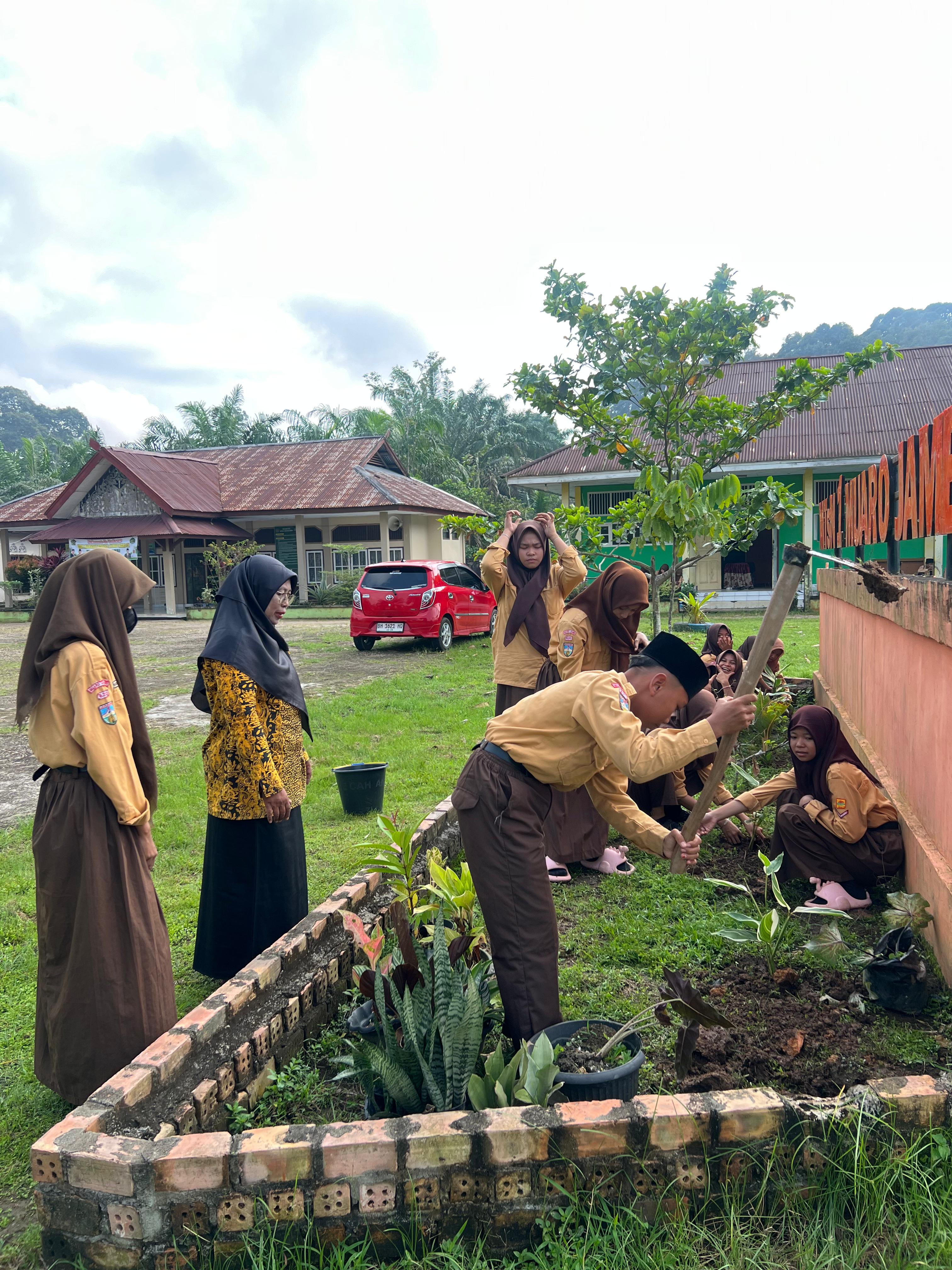 Giat Pagi kelas VIII A MTsN 1 Muaro Jambi Giat Pagi kelas VIII A MTsN 1 Muaro Jambi