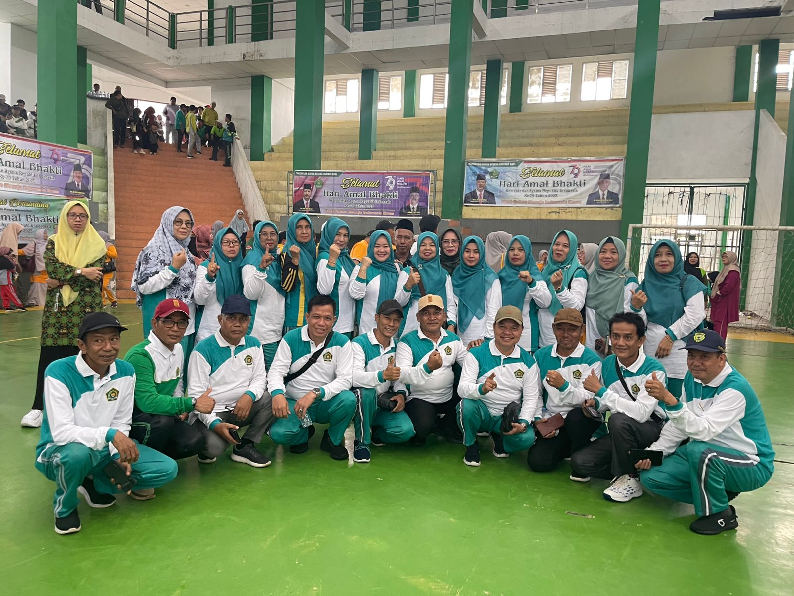 Kepala Madrasah Ikuti Family Gathering di Gedung Sport Center (BSC) Muara Bulian Kabupaten Batang Hari Kepala Madrasah Ikuti Family Gathering di Gedung Sport Center (BSC) Muara Bulian Kabupaten Batang Hari