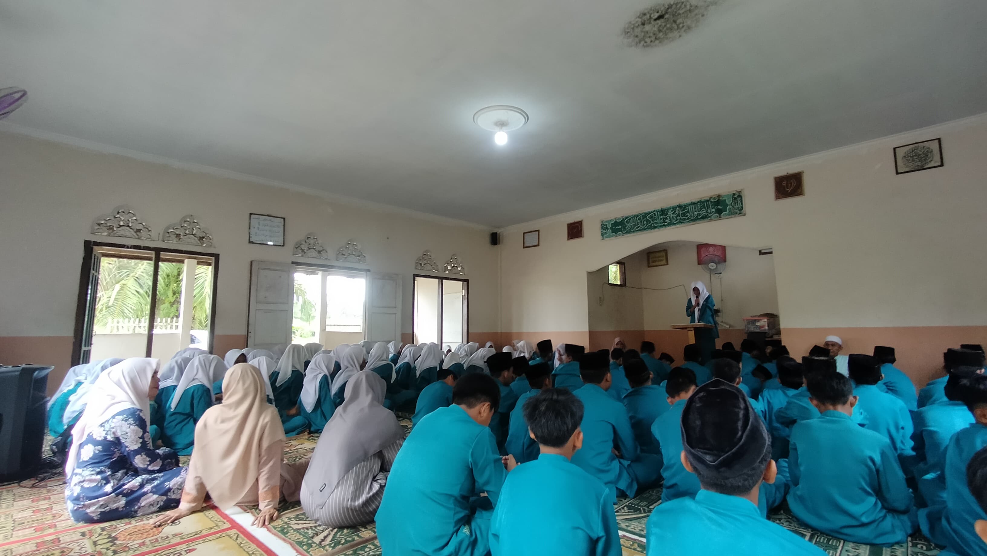 Tampilan Muhadhoroh Kelas VII B di Akhir Semester Genap Tahun Pelajaran 2024/2025