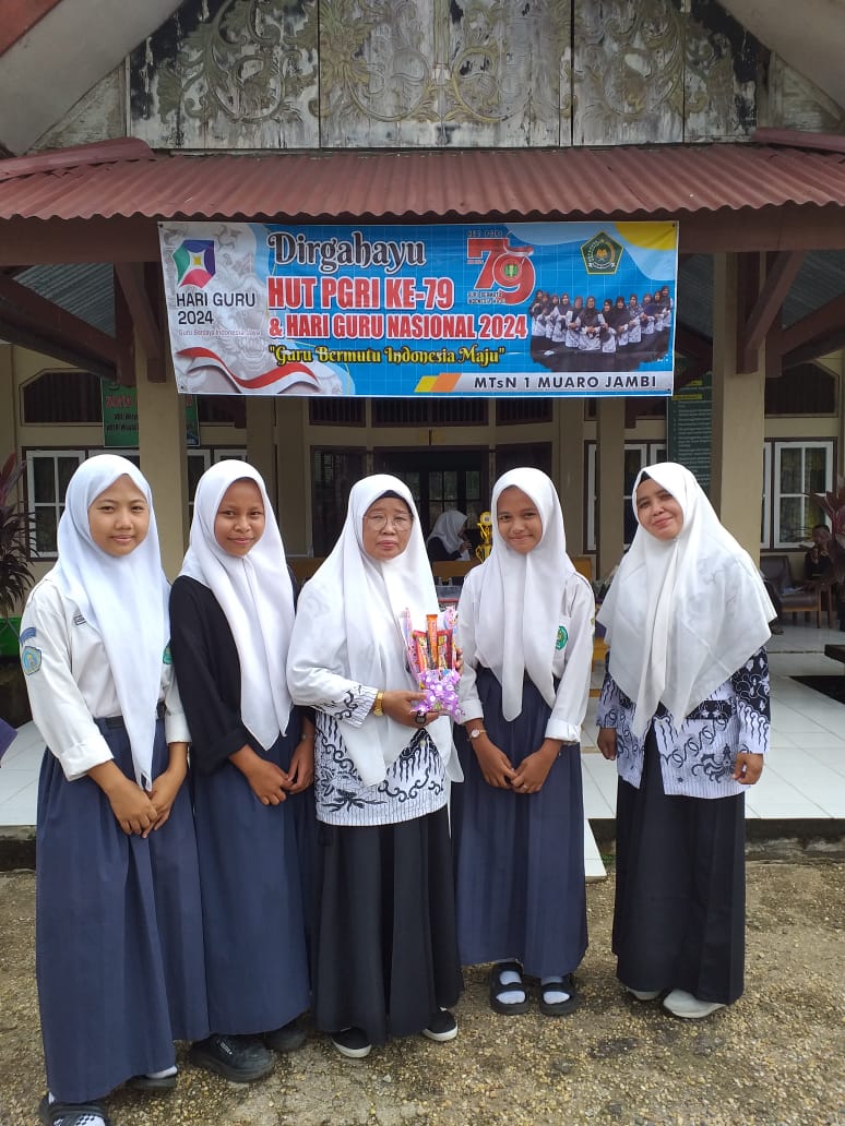 Momen Sedehana, Memperingati Hari Guru Namun Penuh Makna Momen Sedehana, Memperingati Hari Guru Namun Penuh Makna